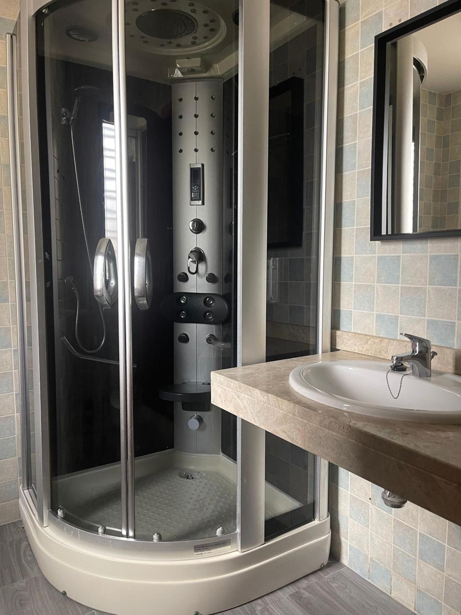 Stelarium-Suite Con Bano Privado En Casa Compartida-Uebica2 Mairena del Aljarafe Dış mekan fotoğraf