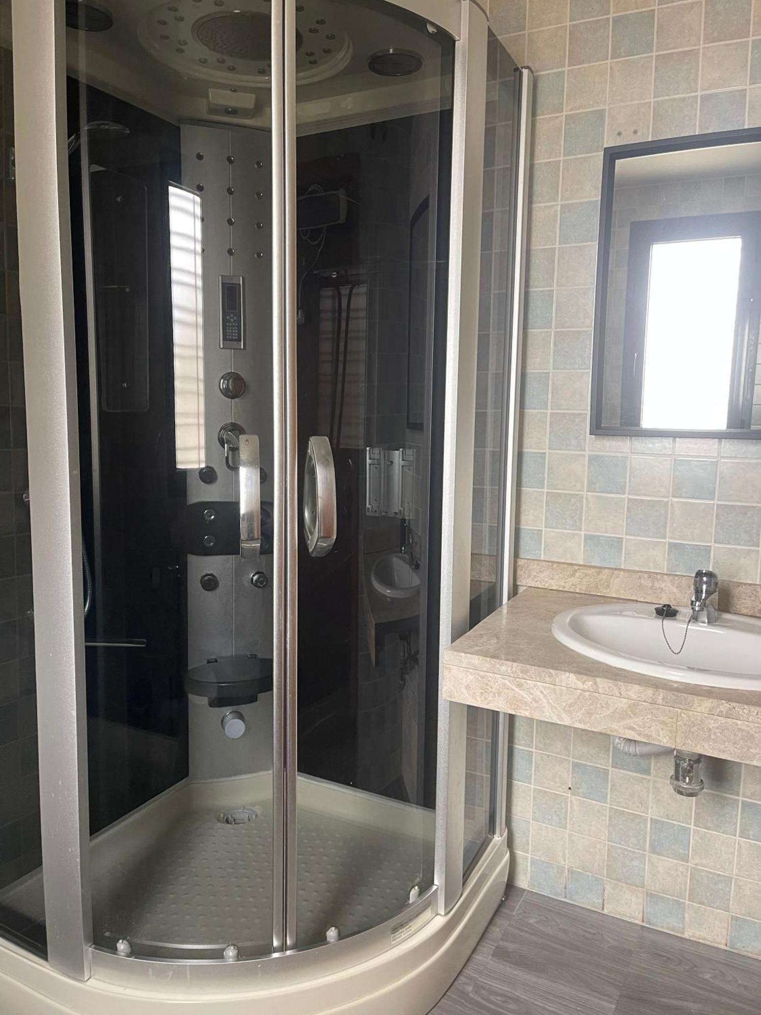 Stelarium-Suite Con Bano Privado En Casa Compartida-Uebica2 Mairena del Aljarafe Dış mekan fotoğraf